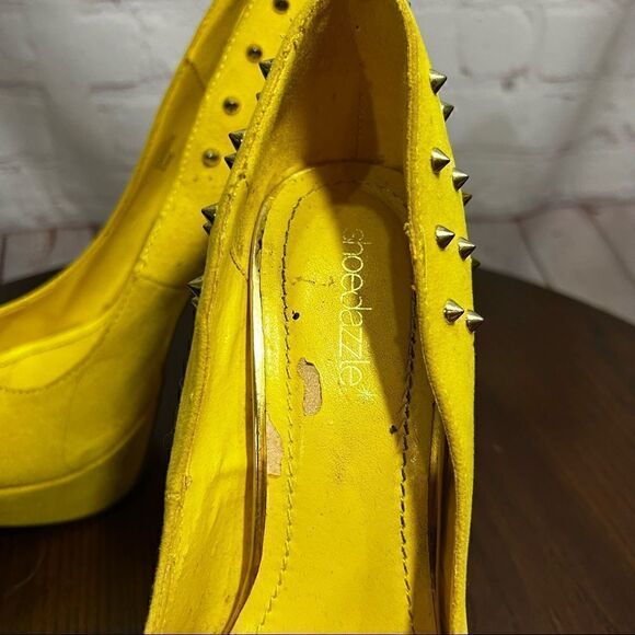 Shoe dazzle yellow suede like studded stiletto pumps GUC 8.5 - Picture 4 of 12